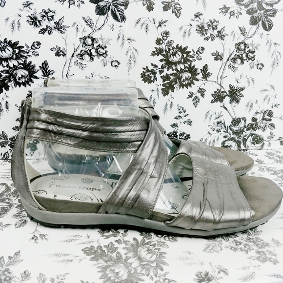 BareTraps Shoes - Bare Traps Rennifer leather sandals rear zip 9.5
